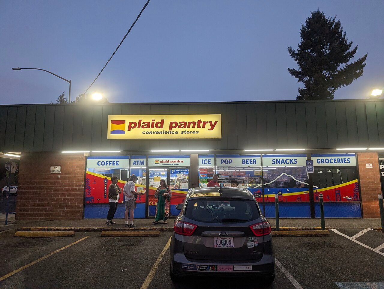 Foster-Powell neighborhood storefront strip in Southeast Portland
