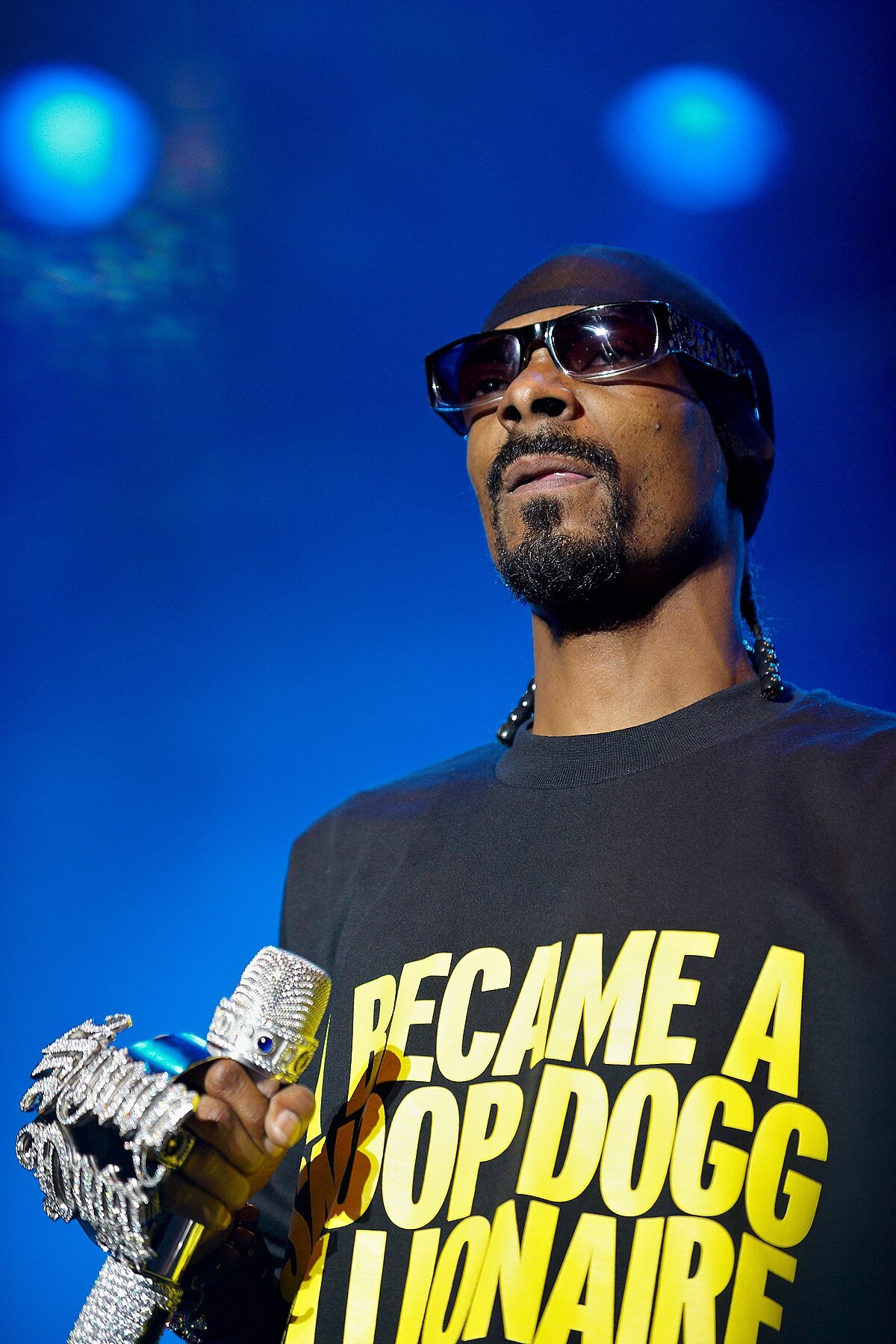 Snoop Dogg on stage in a Snoop Dogg Billionaire shirt, performer behind the most vertically integrated celebrity cannabis portfolio in the United States