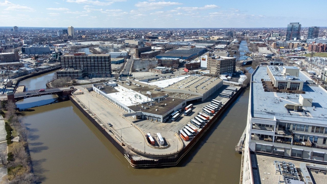 Goose Island aerial on the North Branch of the Chicago River, Curaleaf Weed Street dispensary sits on the Lincoln Park side